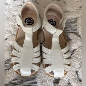 Livie & Luca White Pearl Big Girls size 2 Strappy T-Bar Paz Sandals New in Box